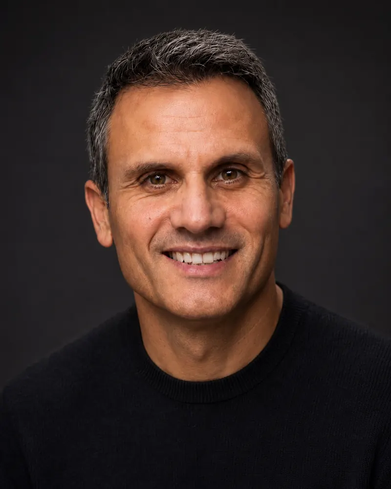 Retrato de Lorenzo Ruzafa, autor de Lo que el dinero calla